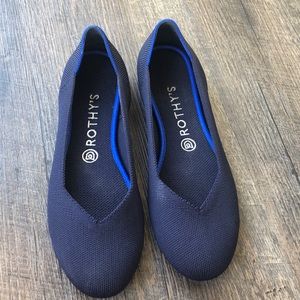 Rothy’s round toe flat in navy